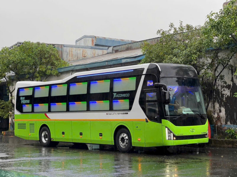 XE TRACOMECO UNIVERSE LIMOUSINE 24 PHÒNG WEICHAI 400PS